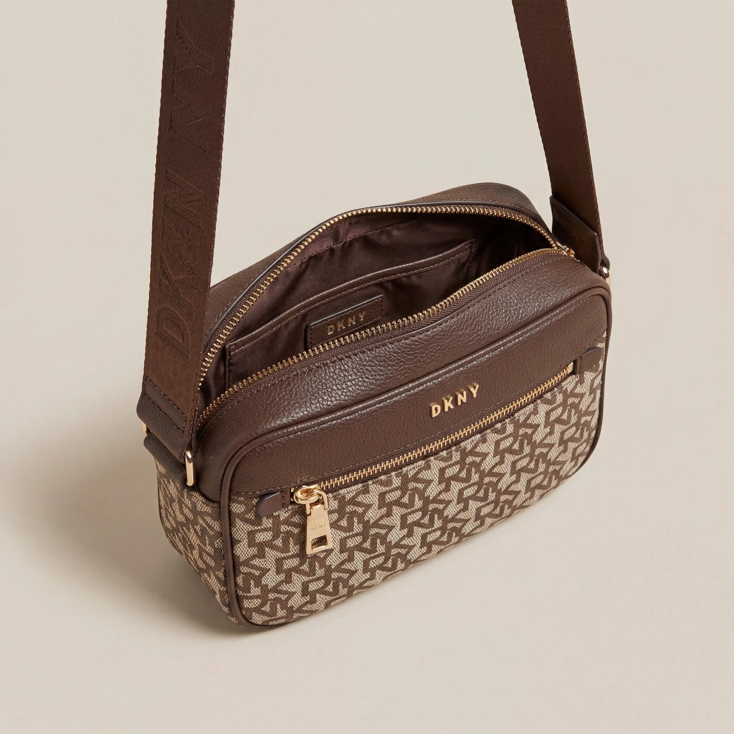 Sac chocolat — trois-quarts